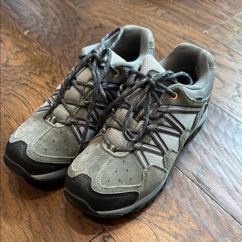 Women’s Gray and Black Hiking Shoes / boots